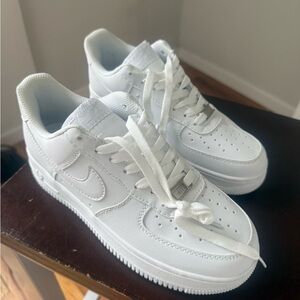 Airforce 1s Classic White Athletic Shoes